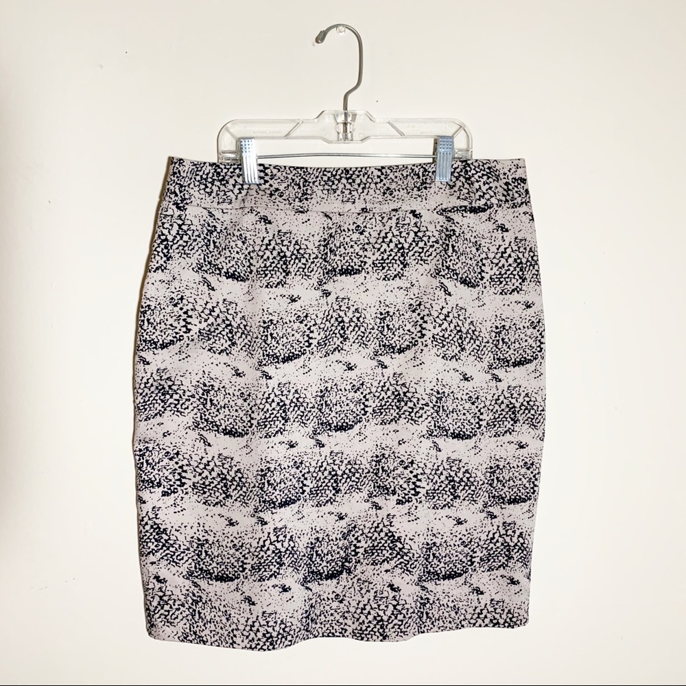 VALERIE BERTINELLI Vented Zip-Up Pencil Skirt